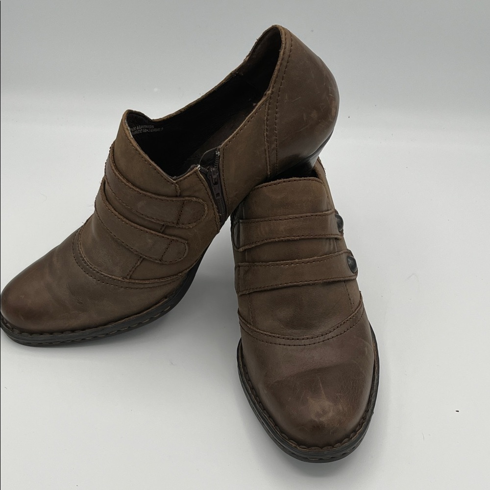Born BOC  Womens Leather Slip-On Shoes 9.5M Camel Brown Block Heel Side Zip EUC
